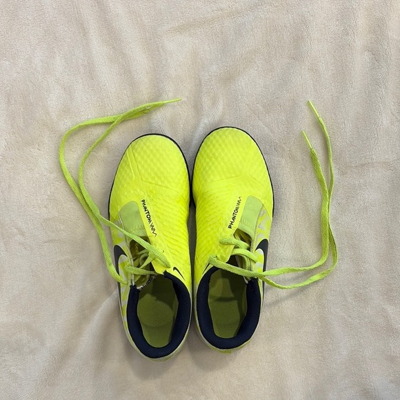 Nike phantom Yellow athletic shoes Vibrant Modern Design - Picture 1 of 5